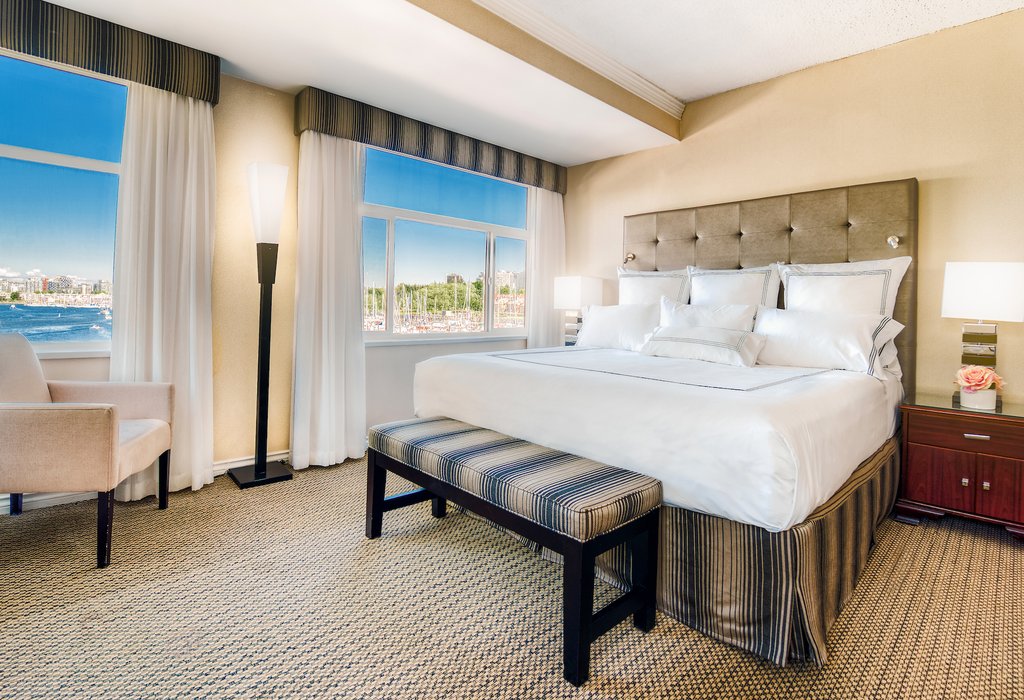 king hotel room with ocean view vancouver
